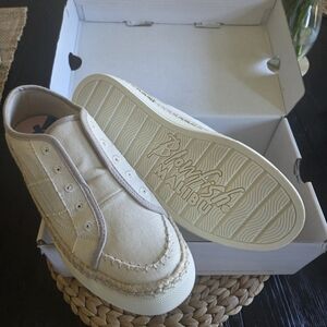 Blowfish Women's Cream Slip-On Sneakers